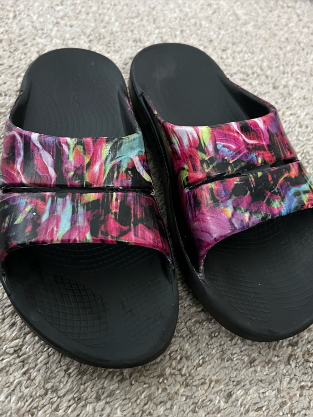 OOFOS Women’s Multicolor Black Slide Sandals Size 8